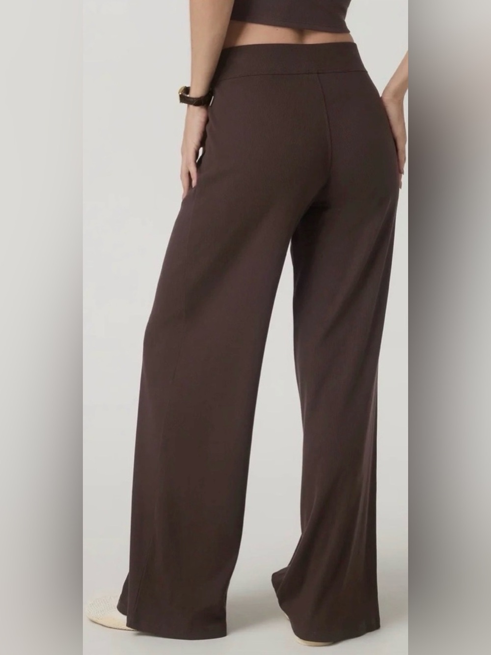 Vuori pose wideleg pant, size XS brand new with tags